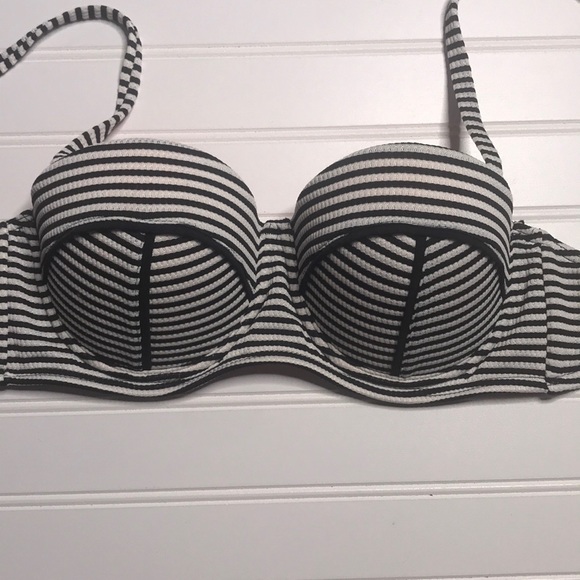 Xhilaration Sz M retro style swimsuit top - Picture 1 of 4